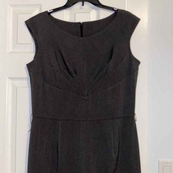 Dress - Picture 6 of 7